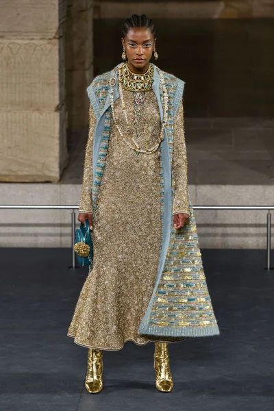 Look 50